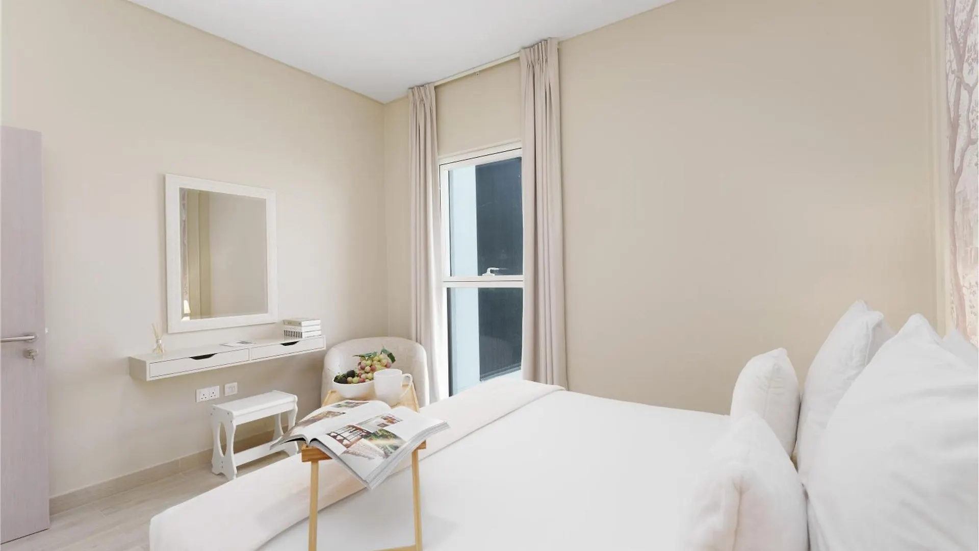 Апартаменты Maison Privee - Modern Hideaway With Canal Views On Yas Island Абу-Даби