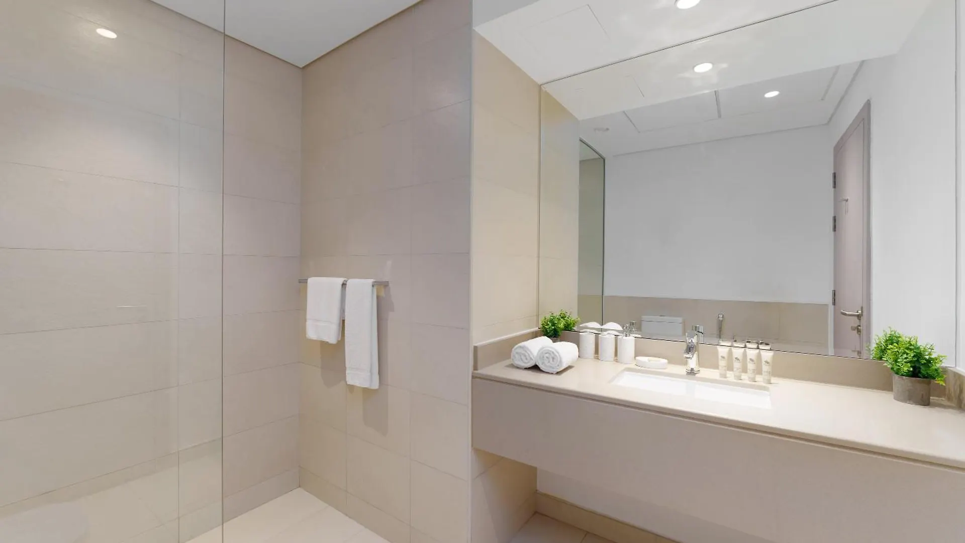 Maison Privee - Modern Hideaway With Canal Views On Yas Island Абу-Даби Апартаменты
