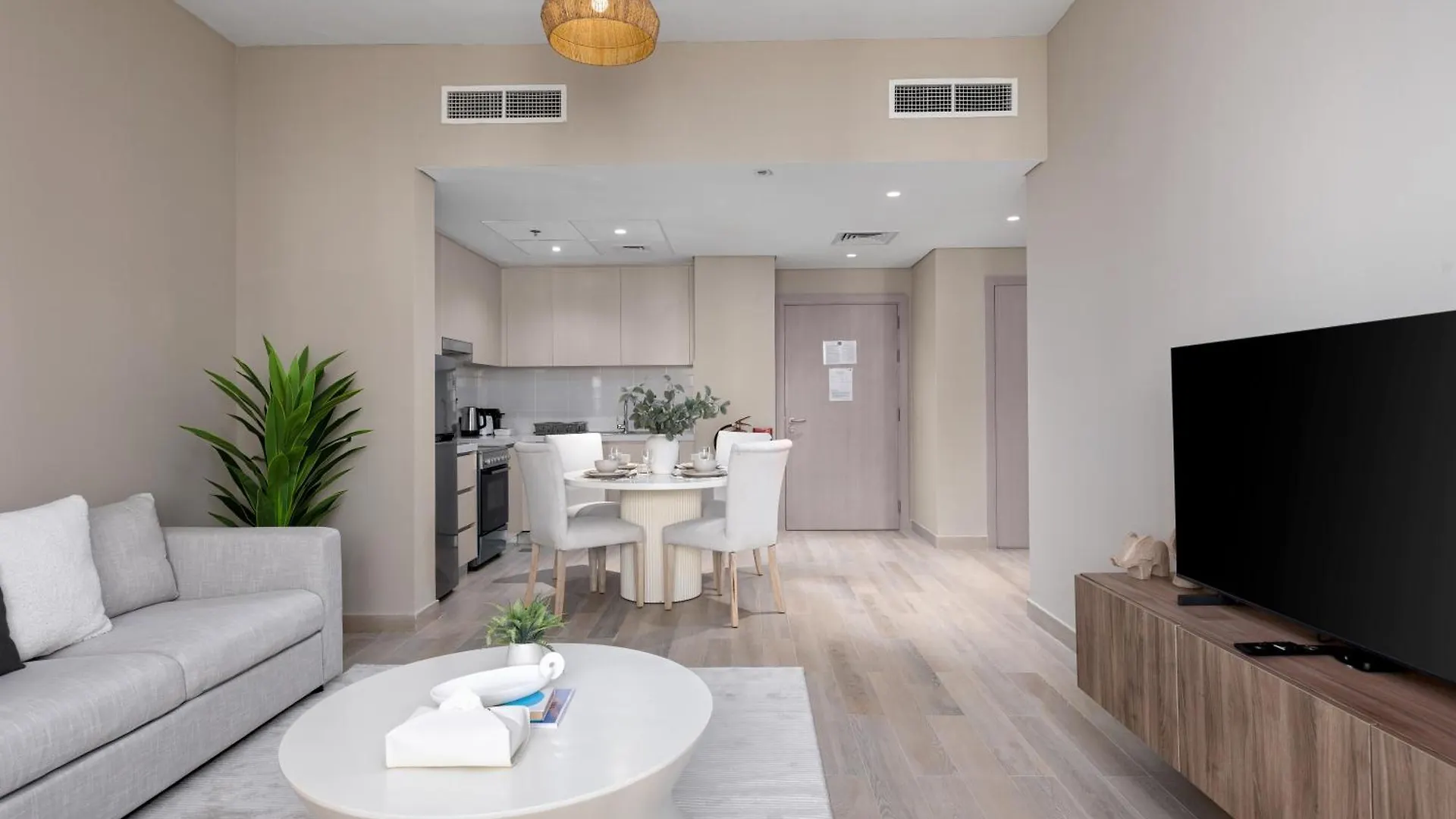 Maison Privee - Modern Hideaway With Canal Views On Yas Island Abu Dhabi